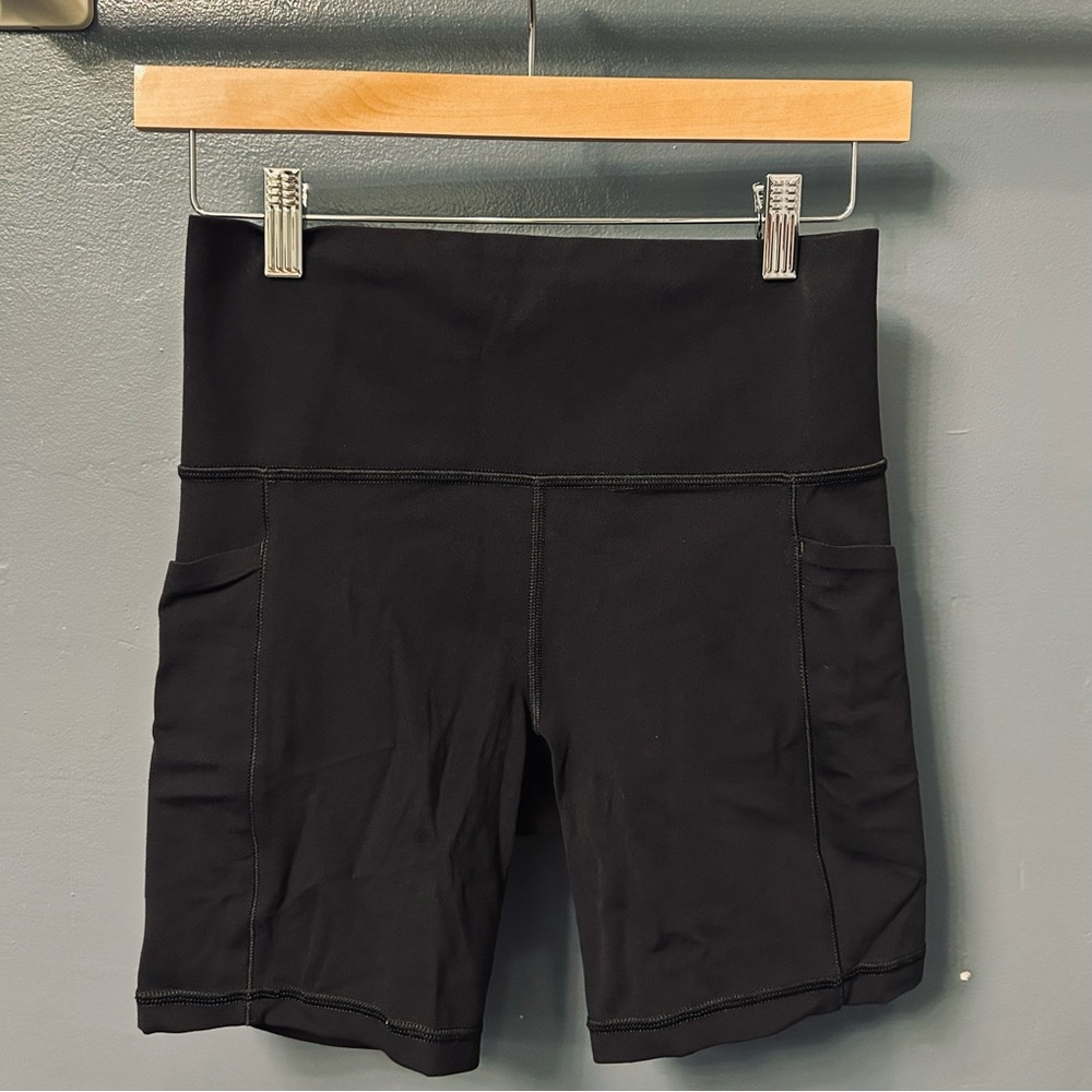 Athleta Salutation Stash Short